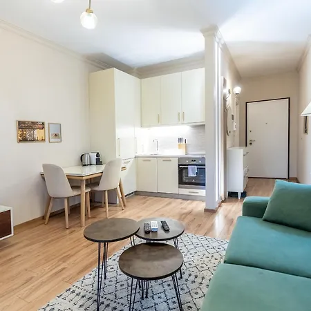 Skyline Sunset & View - Modern 1br ティラナ