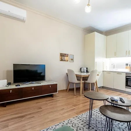 Mt 1Br Skyline View - Central Tirana * تيرانا