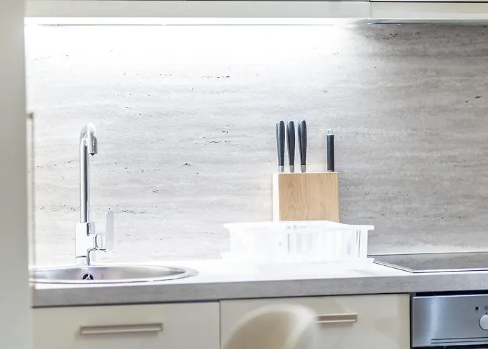 Skyline Sunset & View - Modern 1br Apartman